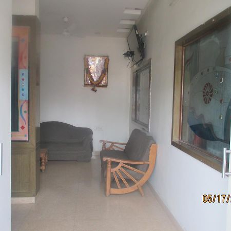 היידראבד Sri Sai Ganesh Lodge מראה חיצוני תמונה