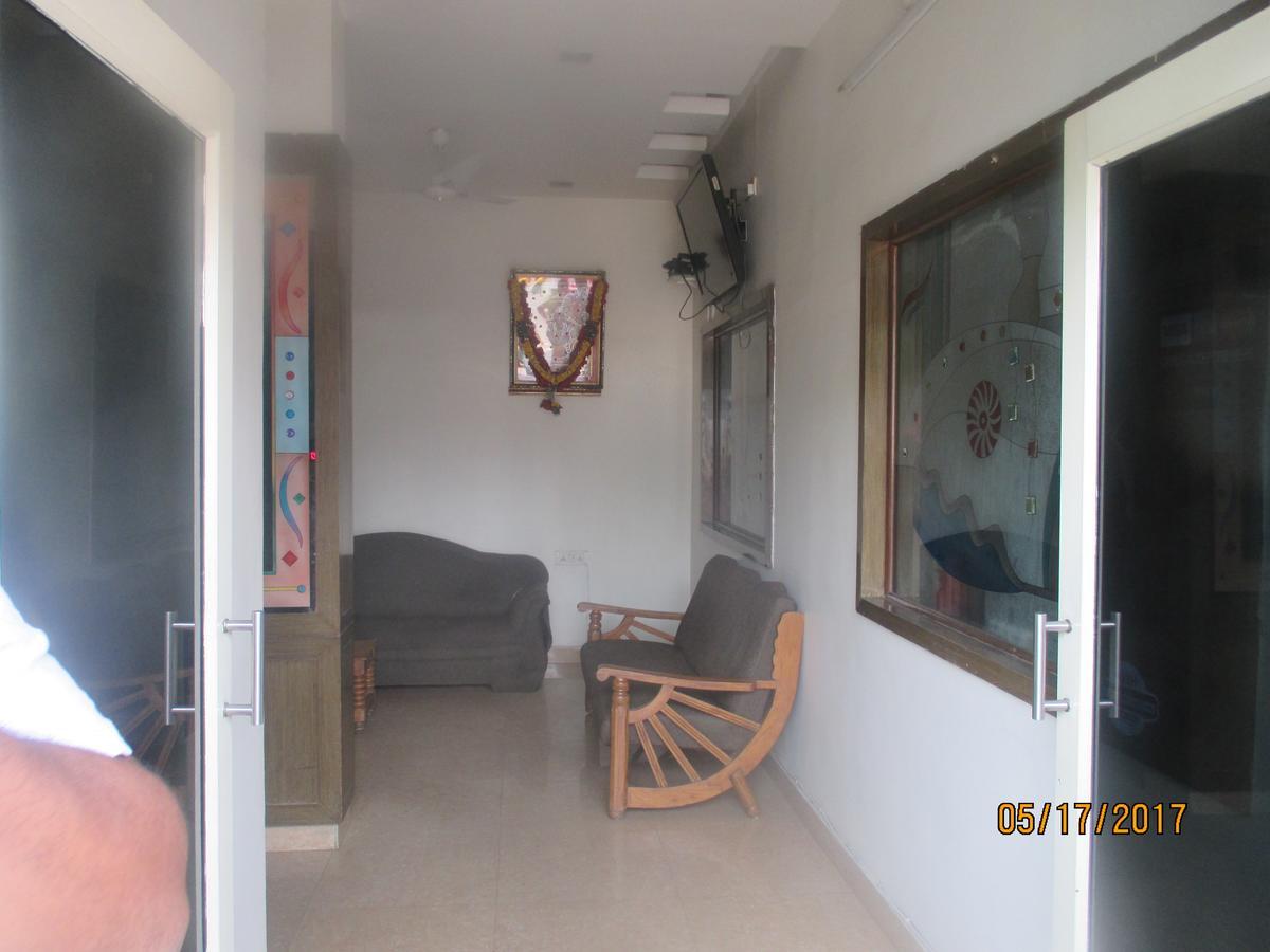 היידראבד Sri Sai Ganesh Lodge מראה חיצוני תמונה