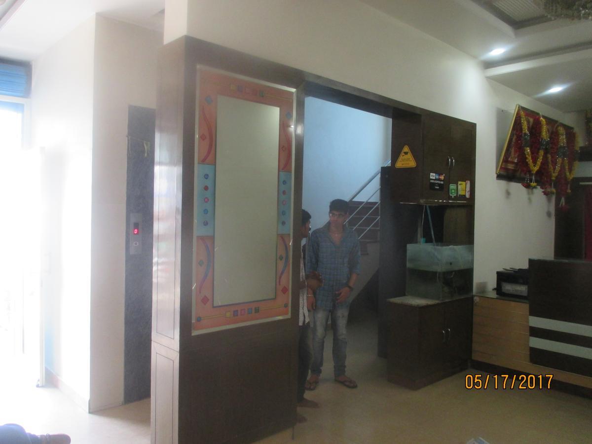היידראבד Sri Sai Ganesh Lodge מראה חיצוני תמונה